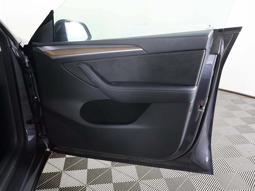 Used 2023 Tesla Model Y Long Range AWD/4WD image 27