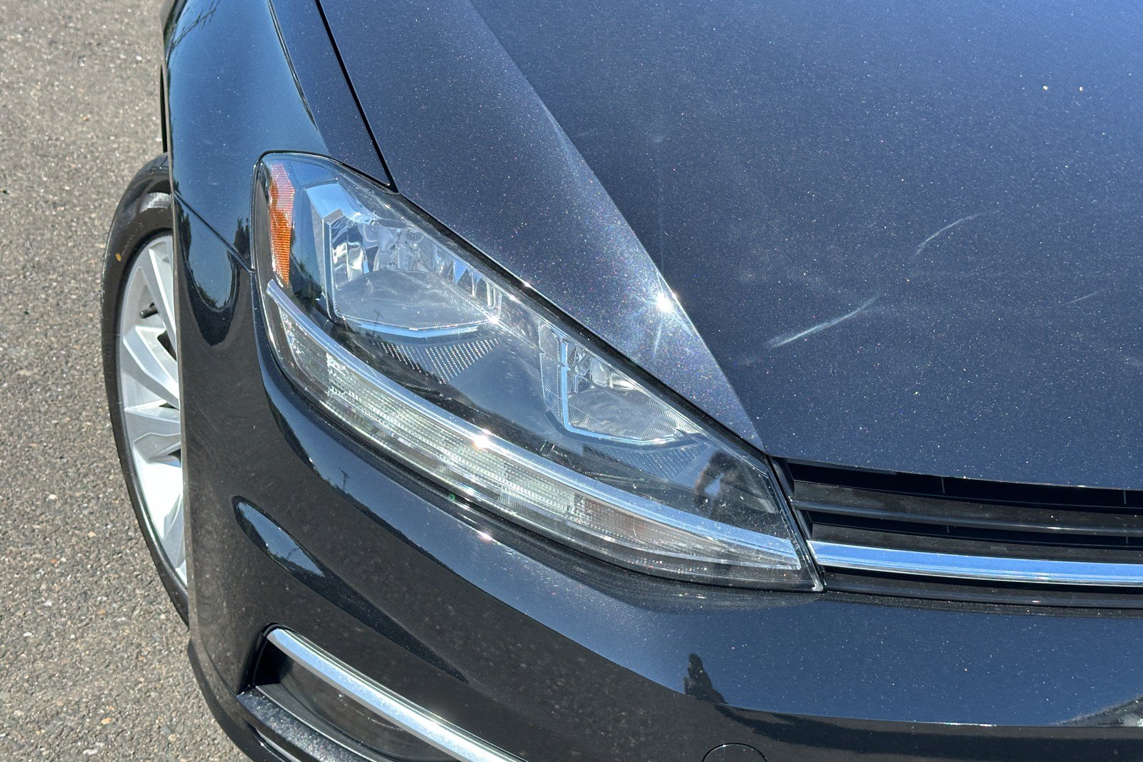 Used 2018 Volkswagen Golf SE FWD image 3