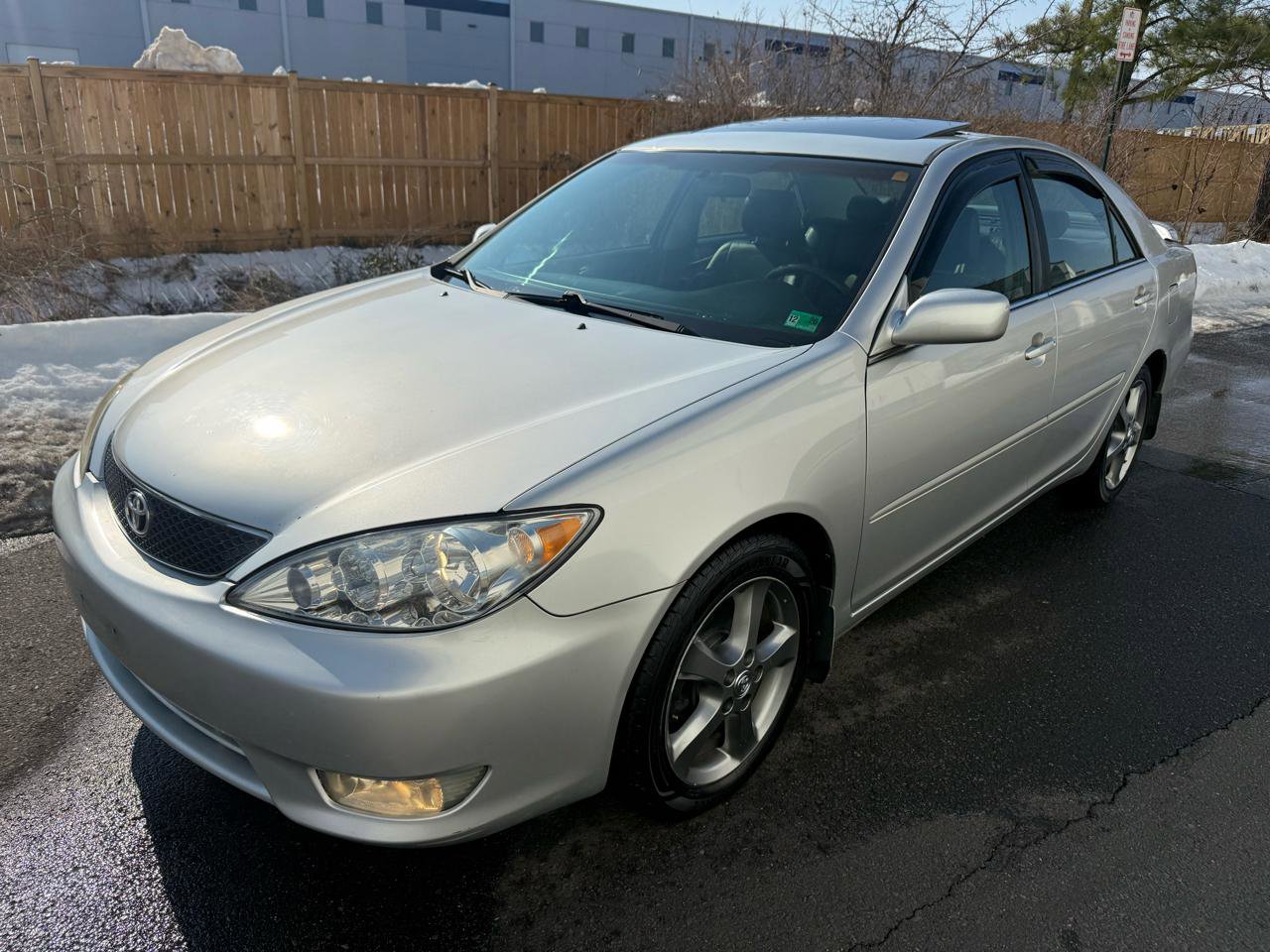 Used 2005 Toyota Camry SE image 2