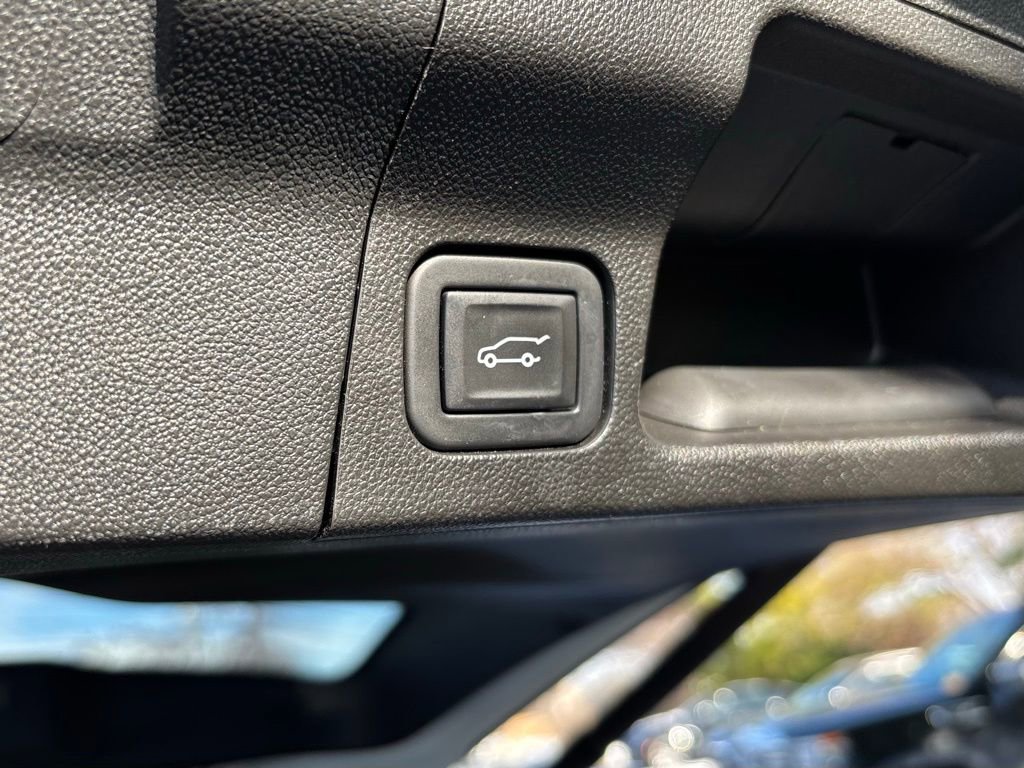 Used 2023 GMC Acadia SLE w/ Driver Convenience Package image 18