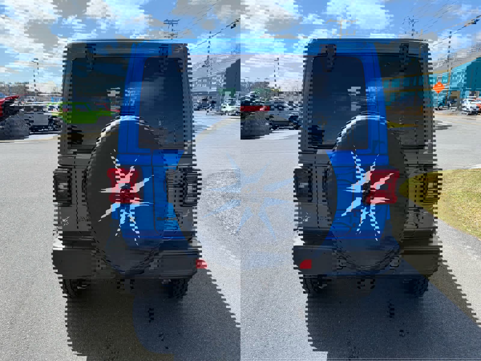 Used 2025 Jeep Wrangler Sahara w/ Safety Group image 10