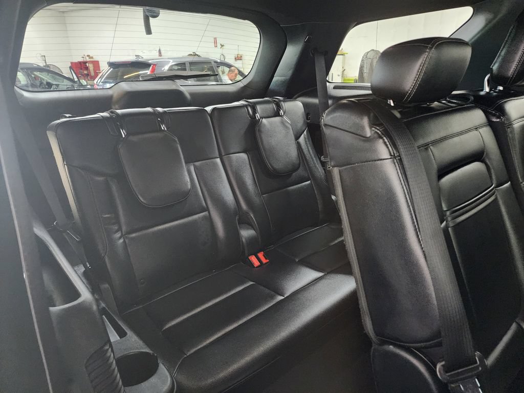Used 2020 Ford Explorer XLT w/ Equipment Group 202A AWD/4WD image 31