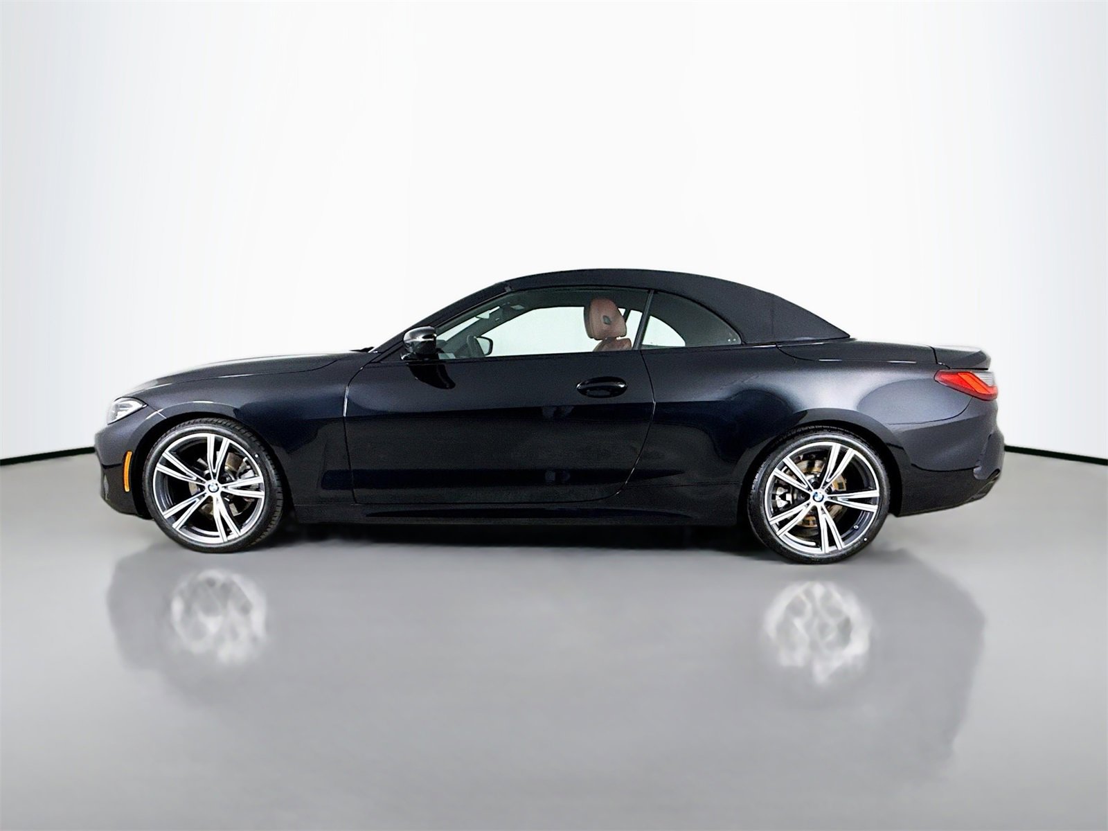 Certified 2023 BMW 430i Convertible w/ Convenience Package image 4