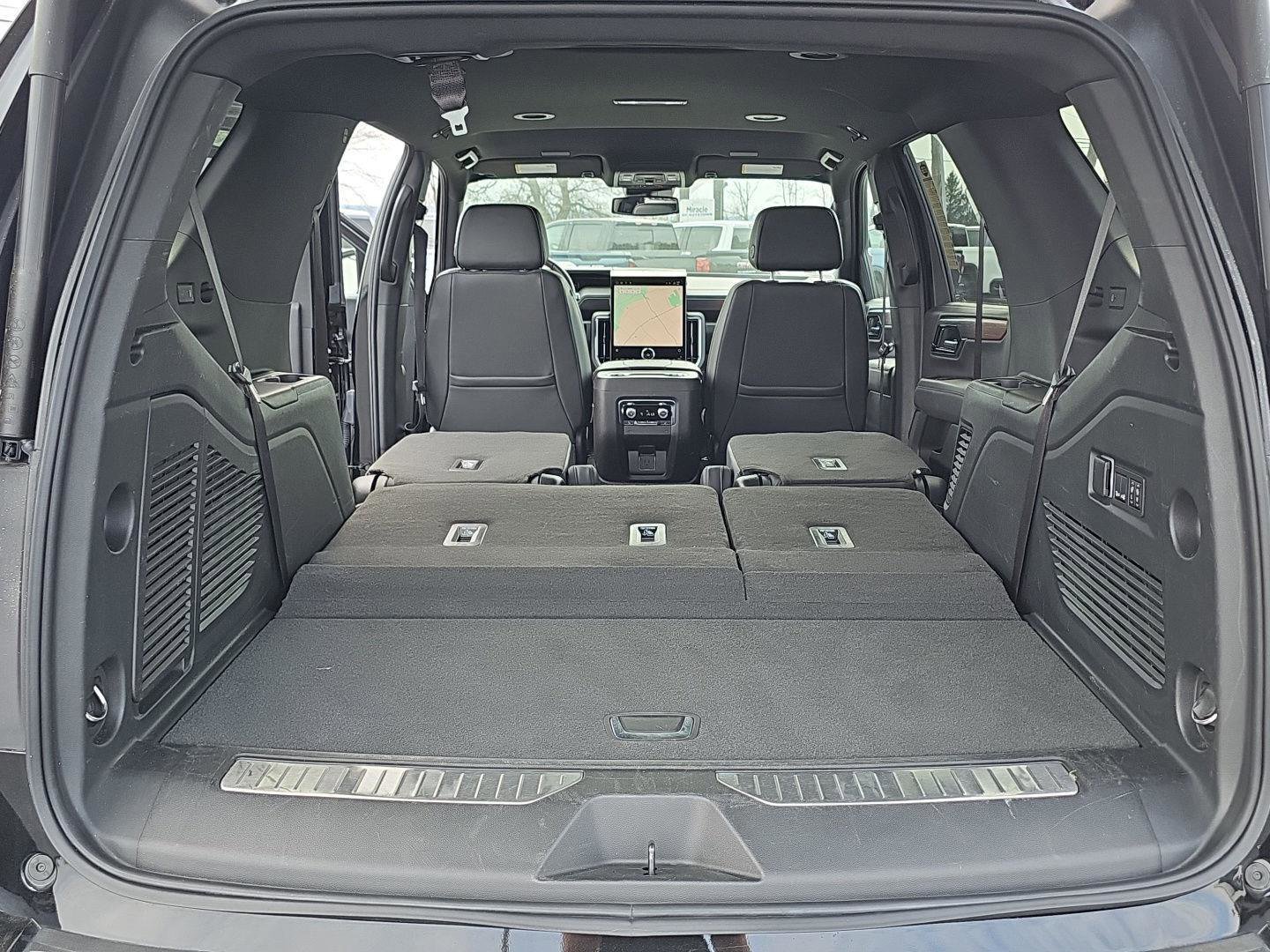 Used 2025 GMC Yukon Denali image 33