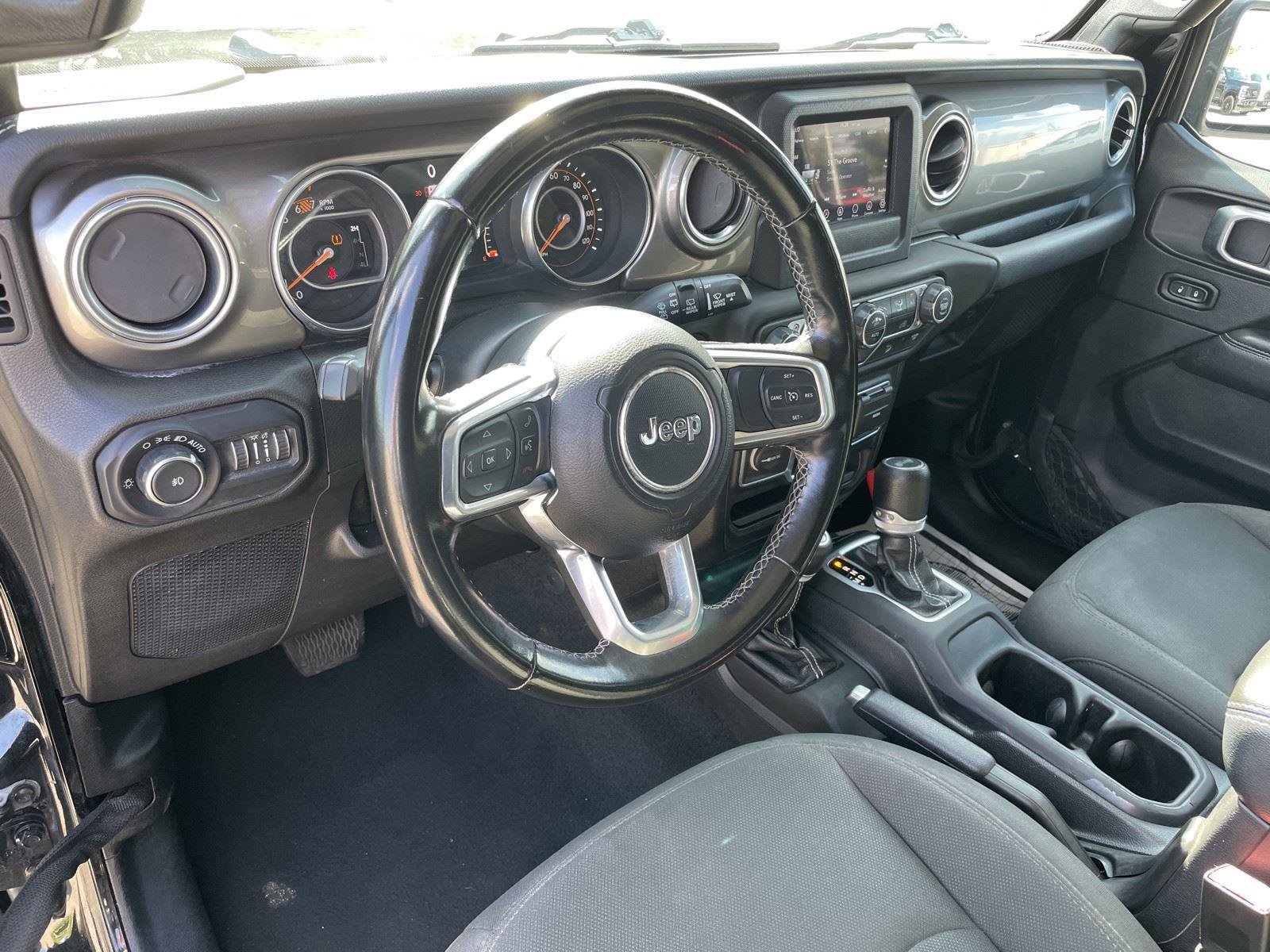 Used 2020 Jeep Wrangler Unlimited Sahara image 12