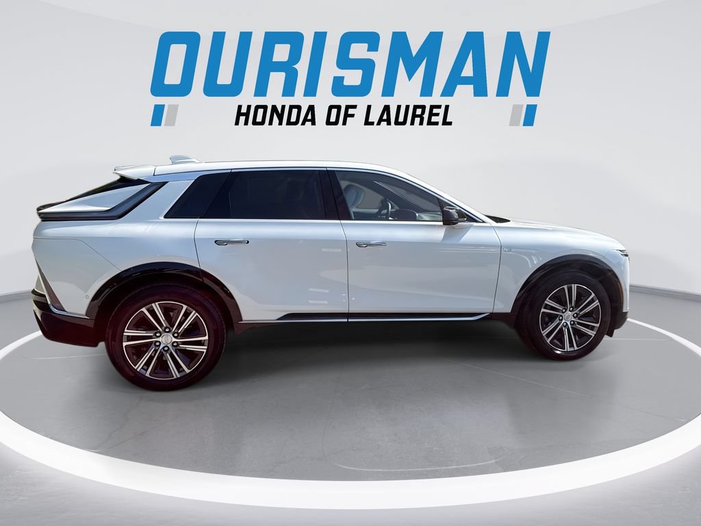 Used 2024 Cadillac Lyriq Luxury AWD/4WD image 9