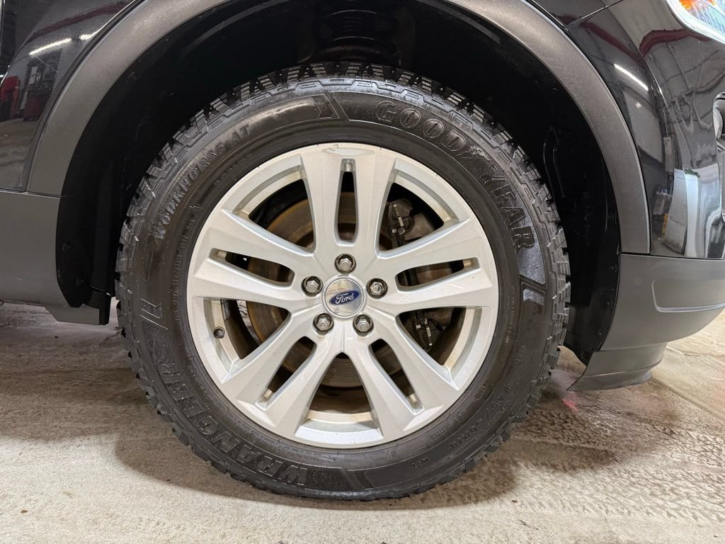 Used 2018 Ford Explorer XLT w/ Equipment Group 202A AWD/4WD image 40