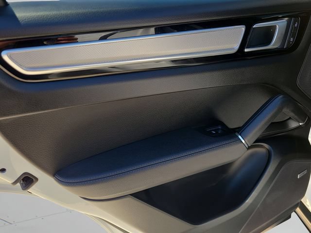 Used 2023 Porsche Cayenne Platinum Edition AWD/4WD image 13