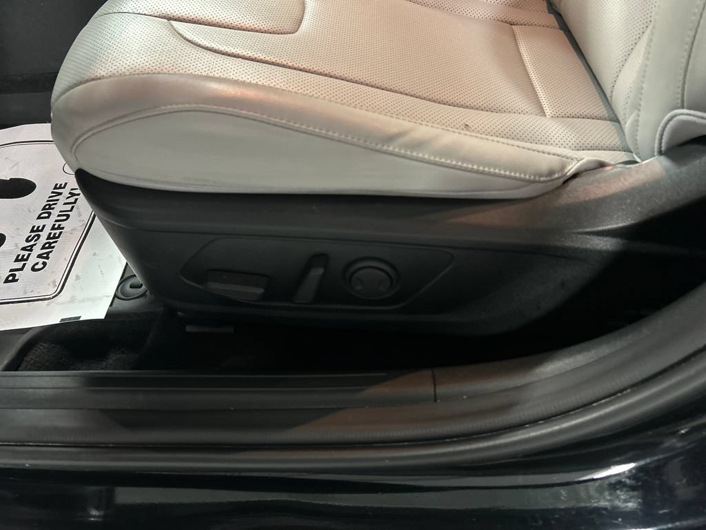 Used 2024 Hyundai Elantra Limited FWD image 11