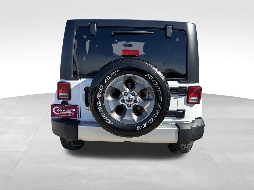 Used 2018 Jeep Wrangler Unlimited Sahara w/ Connectivity Group image 4