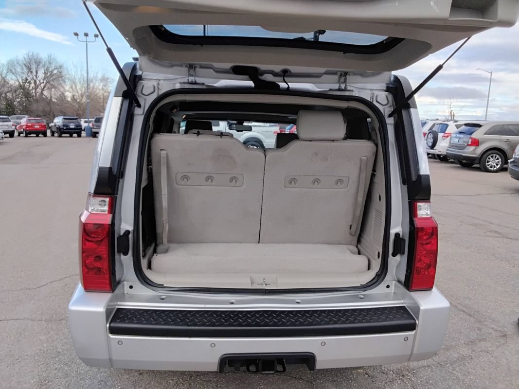 Used 2006 Jeep Commander Limited w/ Trailer Tow Group IV image 21