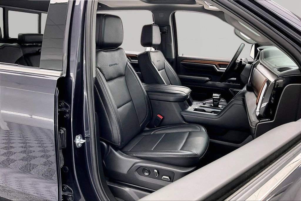 Used 2023 GMC Sierra 1500 Denali w/ Technology Package AWD/4WD image 7