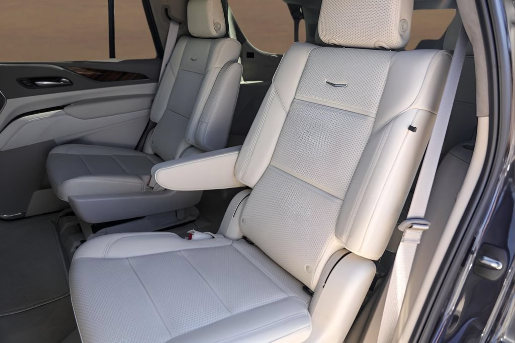 Used 2024 Cadillac Escalade Premium Luxury Platinum w/ Heavy-Duty Trailer Package AWD/4WD image 19