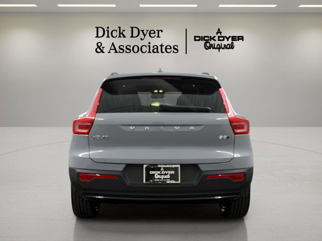 New 2026 Volvo XC40 B5 Plus w/ Protection Package Premier AWD/4WD image 3