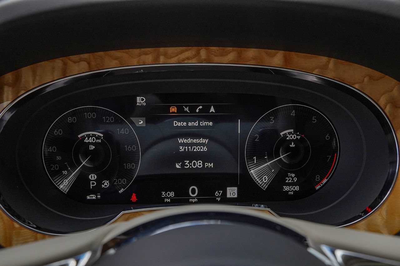 Certified 2023 Bentley Bentayga AWD/4WD image 26