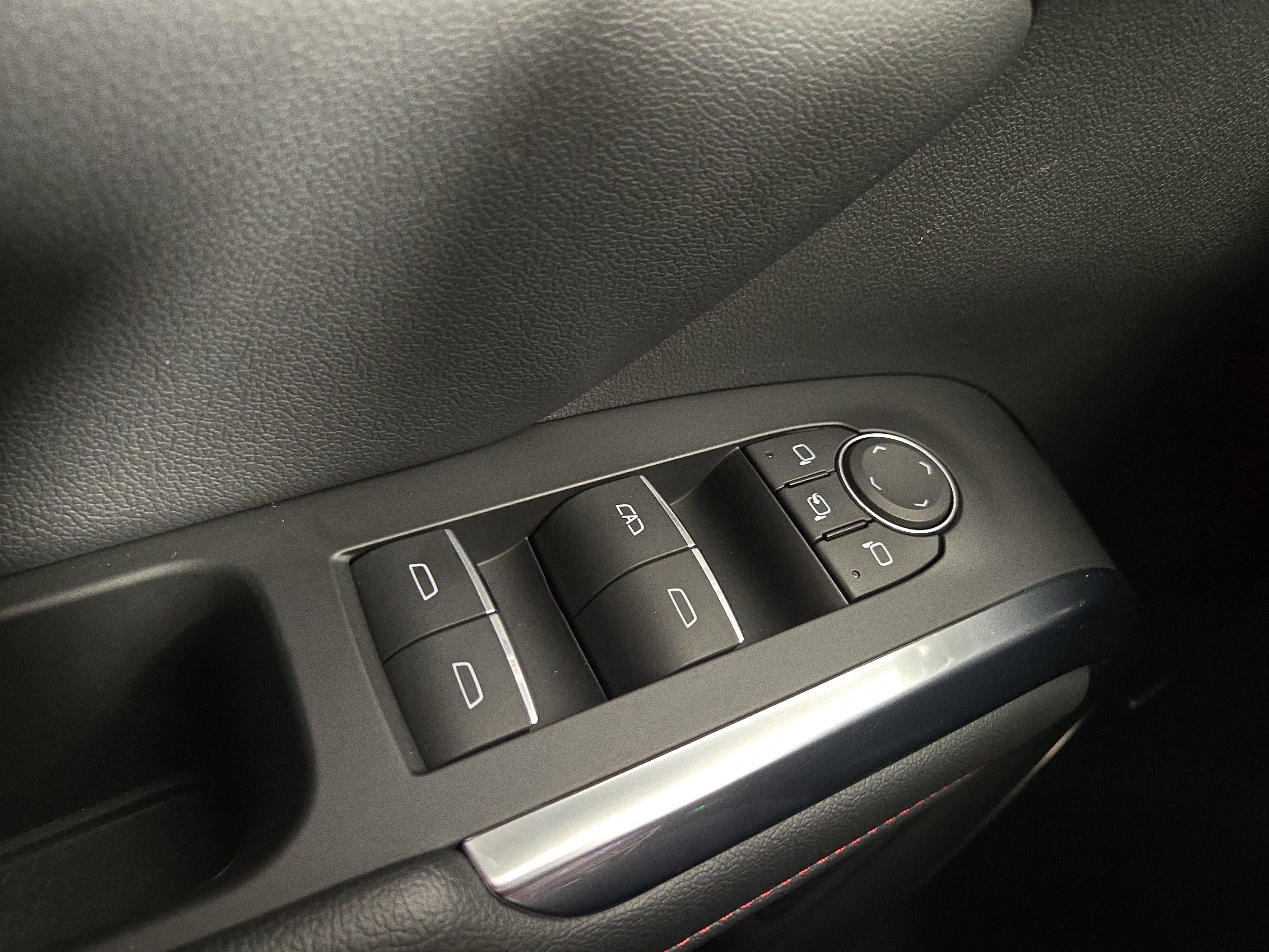 Certified 2024 Chevrolet Traverse RS image 33