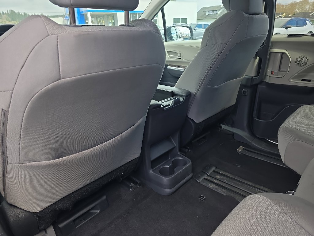 Certified 2024 Toyota Sienna LE FWD image 18