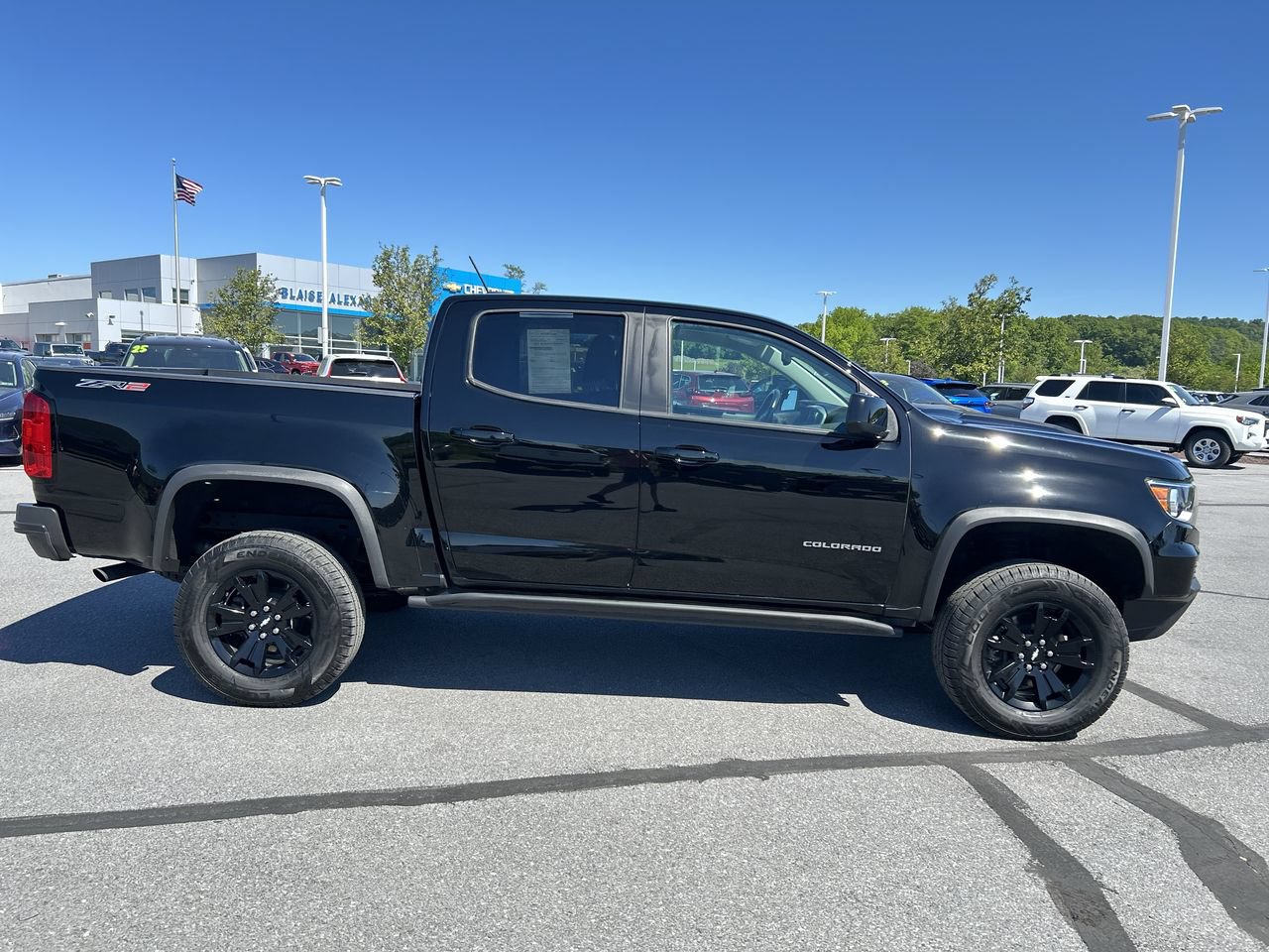 Used 2022 Chevrolet Colorado ZR2 w/ ZR2 Midnight Special Edition AWD/4WD image 8