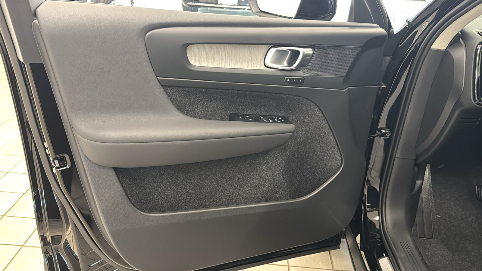New 2026 Volvo XC40 B5 Plus w/ Climate Package AWD/4WD image 21