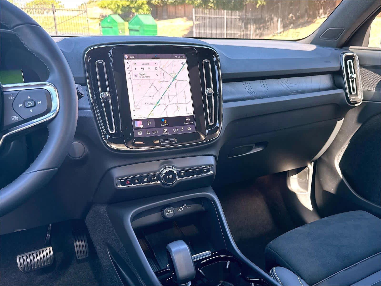 Used 2023 Volvo XC40 Recharge Plus AWD/4WD image 9