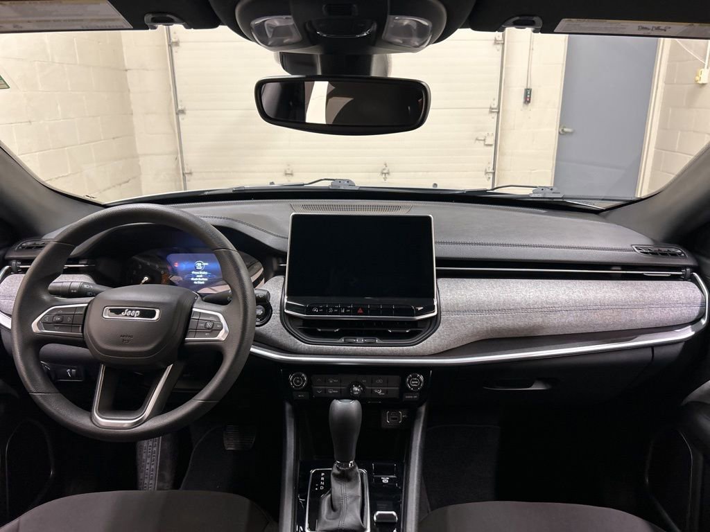 Used 2024 Jeep Compass Sport image 18