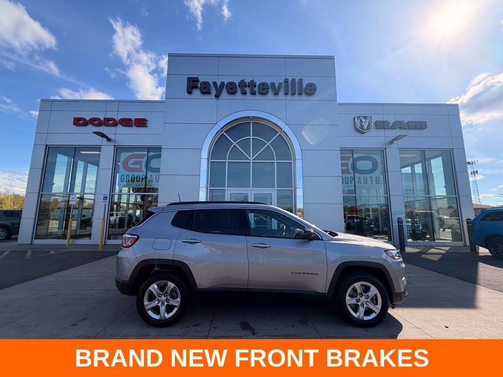 Used 2023 Jeep Compass Latitude w/ Convenience Group AWD/4WD image 2