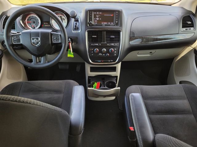 Used 2019 Dodge Grand Caravan SE w/ UConnect Hands-Free Group image 13