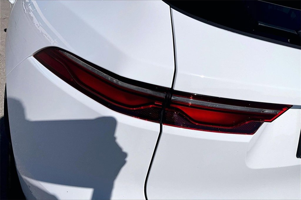 Used 2026 Jaguar F-PACE R-Dynamic S image 31