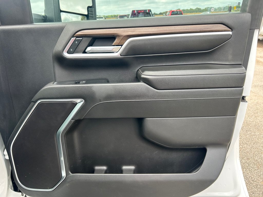 Used 2024 Chevrolet Silverado 2500 LT AWD/4WD image 12