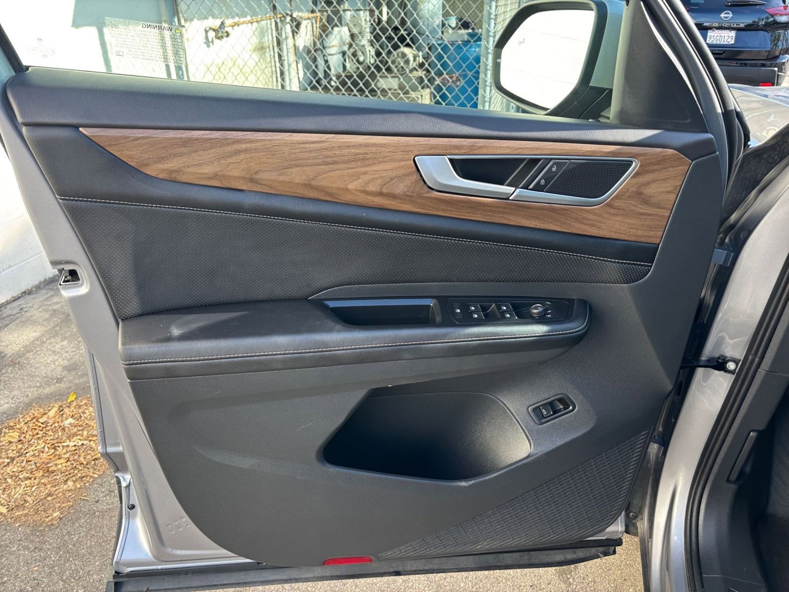 Used 2025 Volkswagen Atlas SE image 20