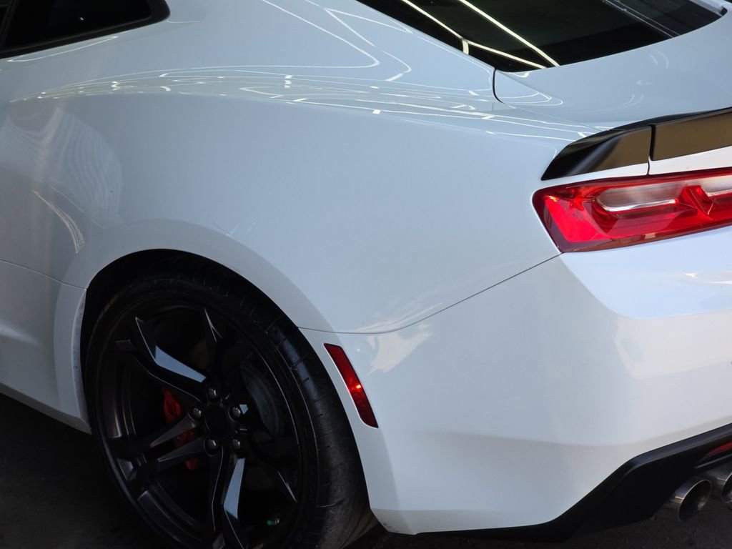 Used 2018 Chevrolet Camaro SS RWD image 32