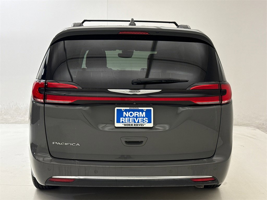 Used 2022 Chrysler Pacifica Touring-L image 9