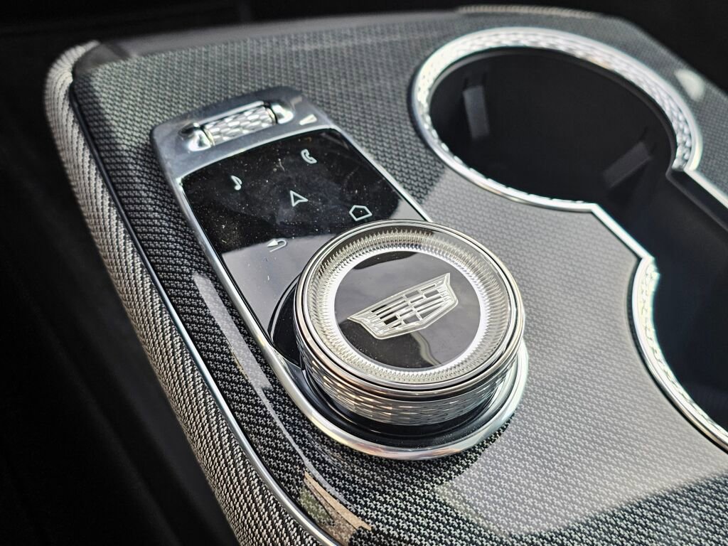 New 2026 Cadillac Optiq Luxury 2 image 34
