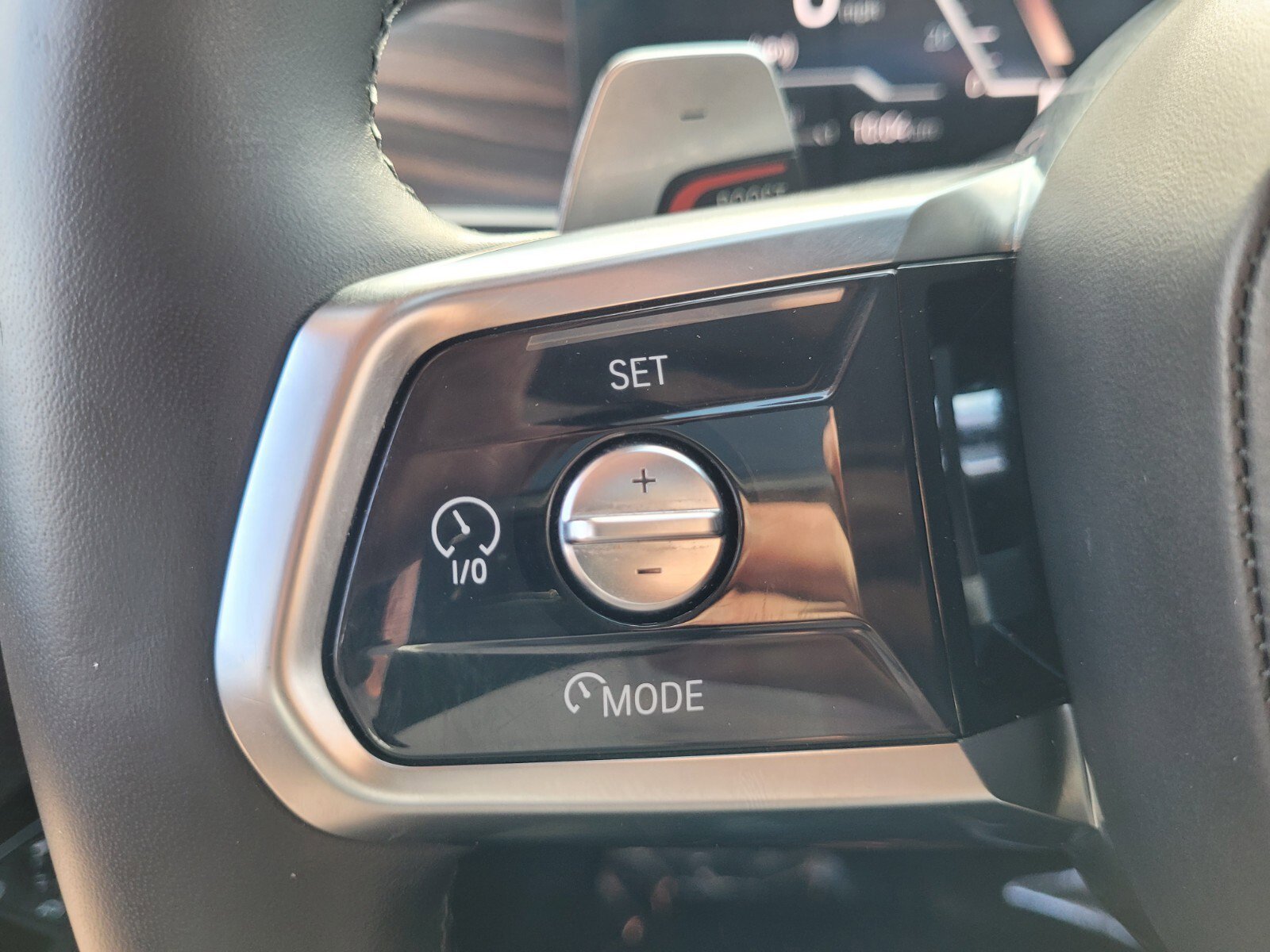 Used 2023 BMW 740i image 27