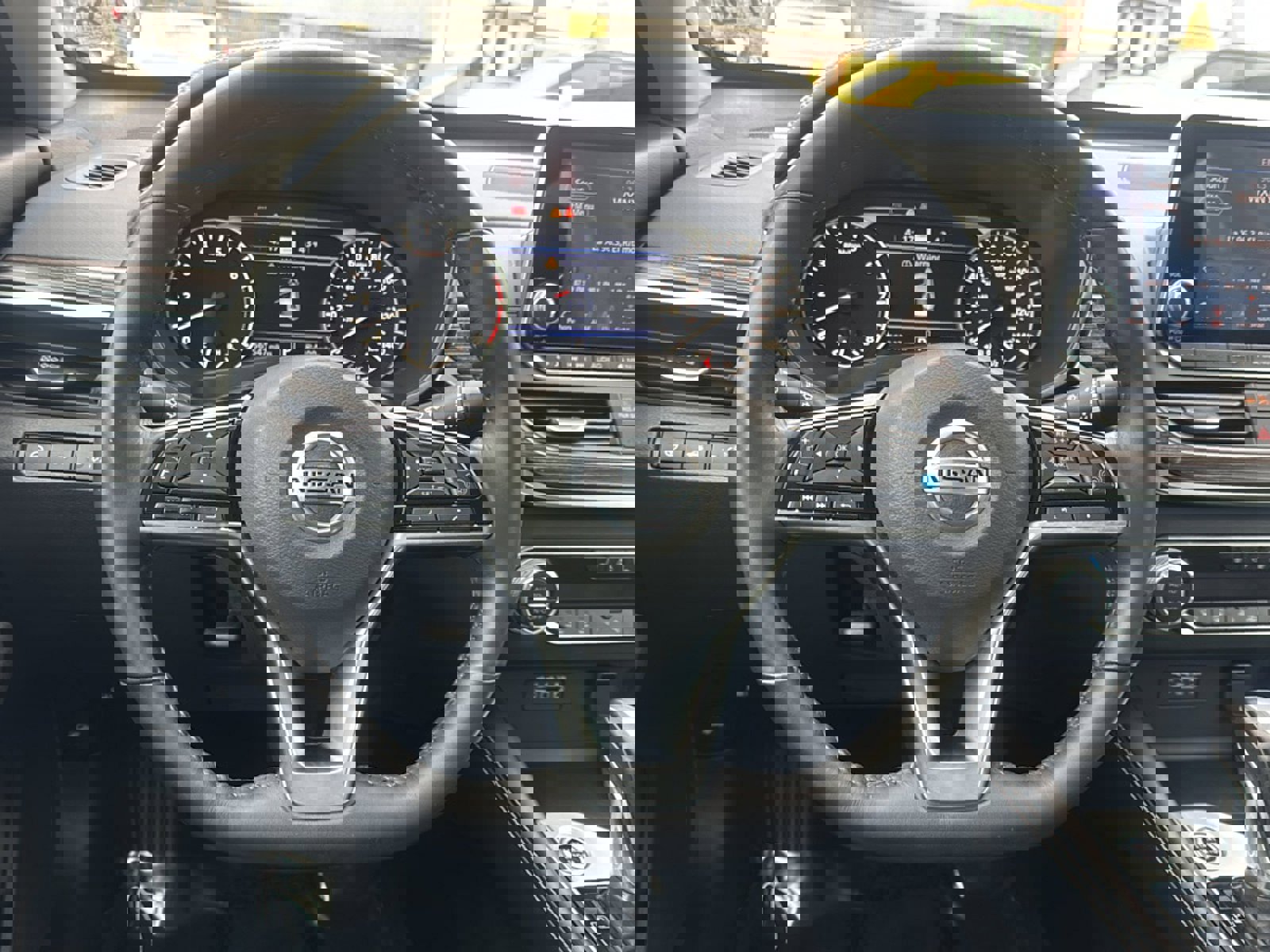 Used 2021 Nissan Altima 2.5 Platinum image 2