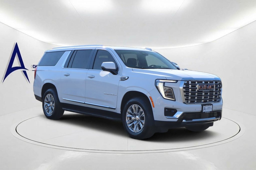 Used 2025 GMC Yukon XL Denali AWD/4WD image 3