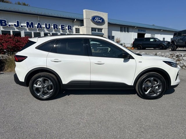 New 2025 Ford Escape ST-Line image 2