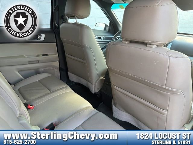 Used 2014 Ford Explorer XLT w/ Equipment Group 202A AWD/4WD image 15