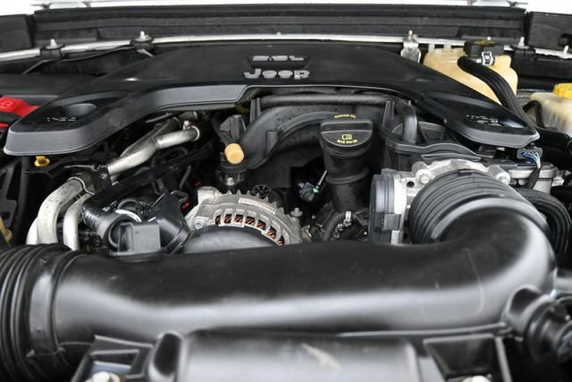 Used 2018 Jeep Wrangler Unlimited Sahara AWD/4WD image 24