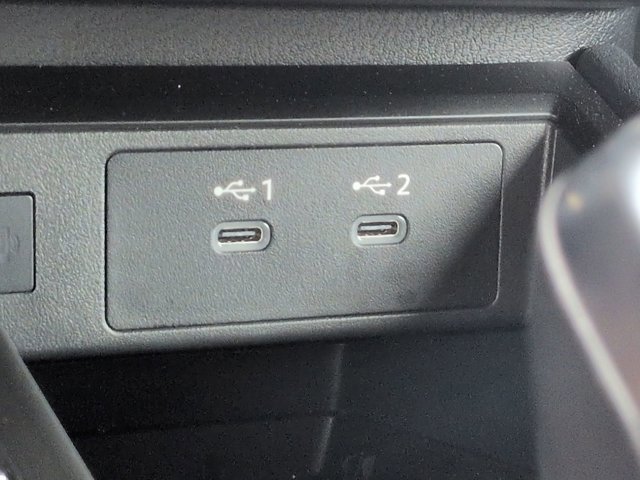 Used 2025 Nissan Kicks SV FWD image 17