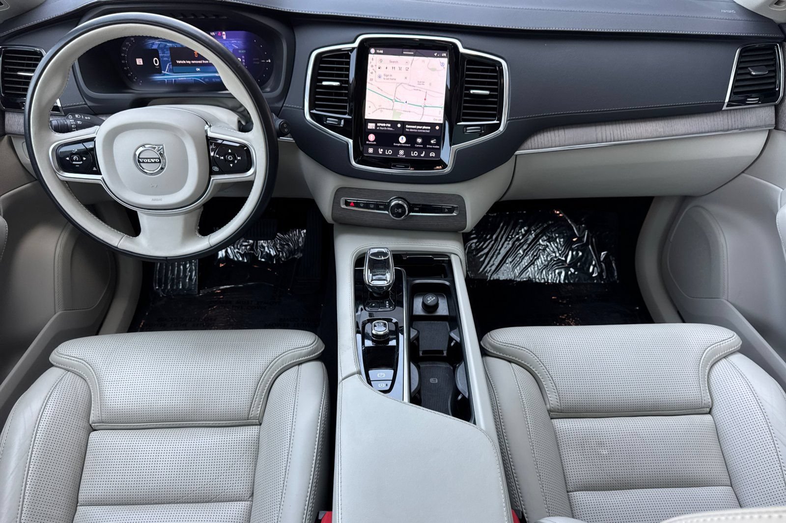 Used 2023 Volvo XC90 T8 Ultimate w/ Protection Package Premier AWD/4WD image 14