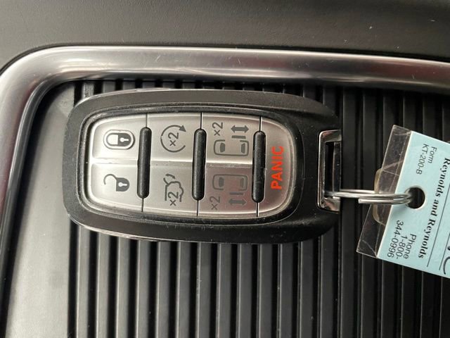 Used 2022 Chrysler Pacifica Touring-L image 23