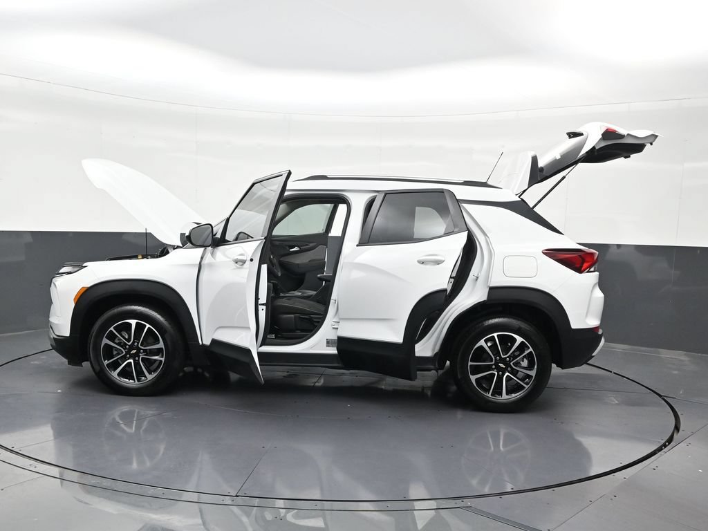 Used 2025 Chevrolet TrailBlazer LT FWD image 35