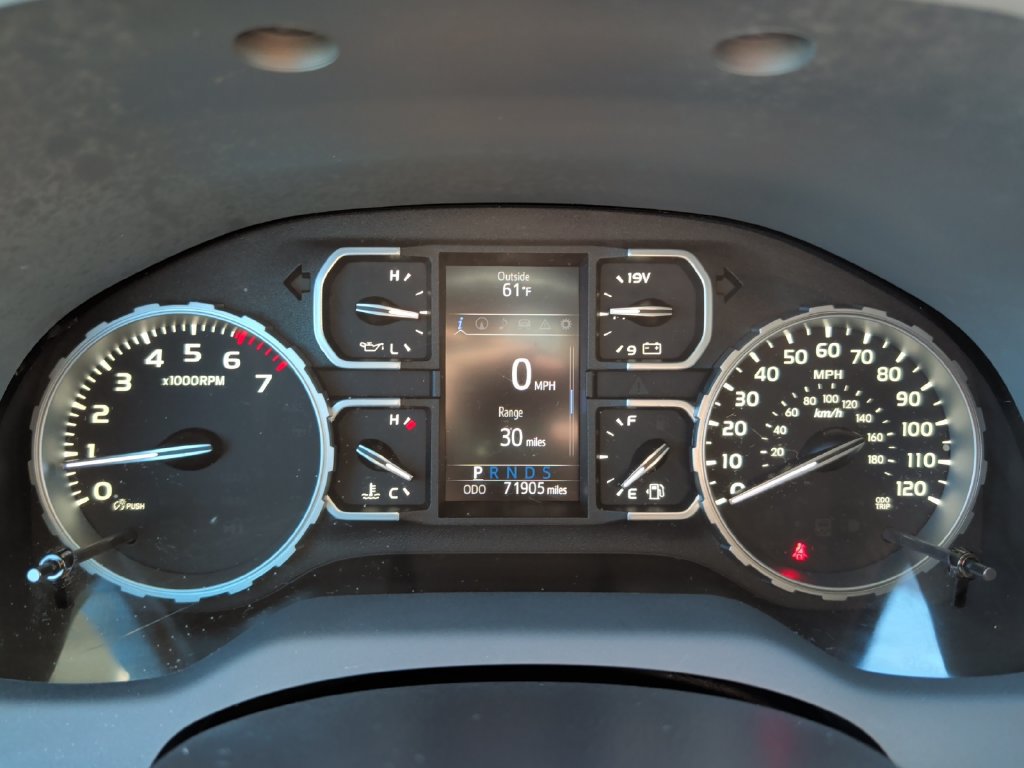 Used 2018 Toyota Tundra SR5 w/ SR5 Upgrade Package AWD/4WD image 10