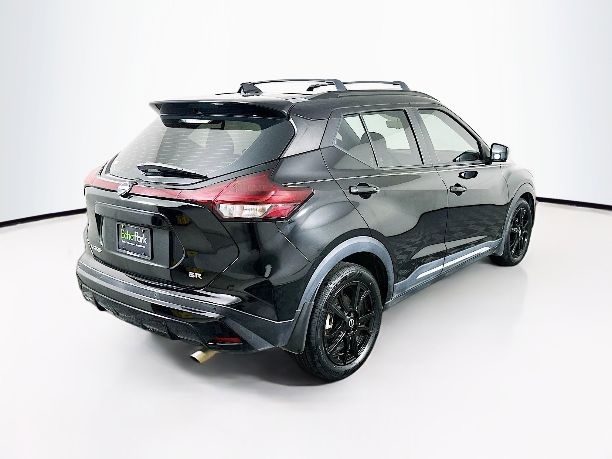 Used 2023 Nissan Kicks SR w/ Interior Electronics Package FWD image 9