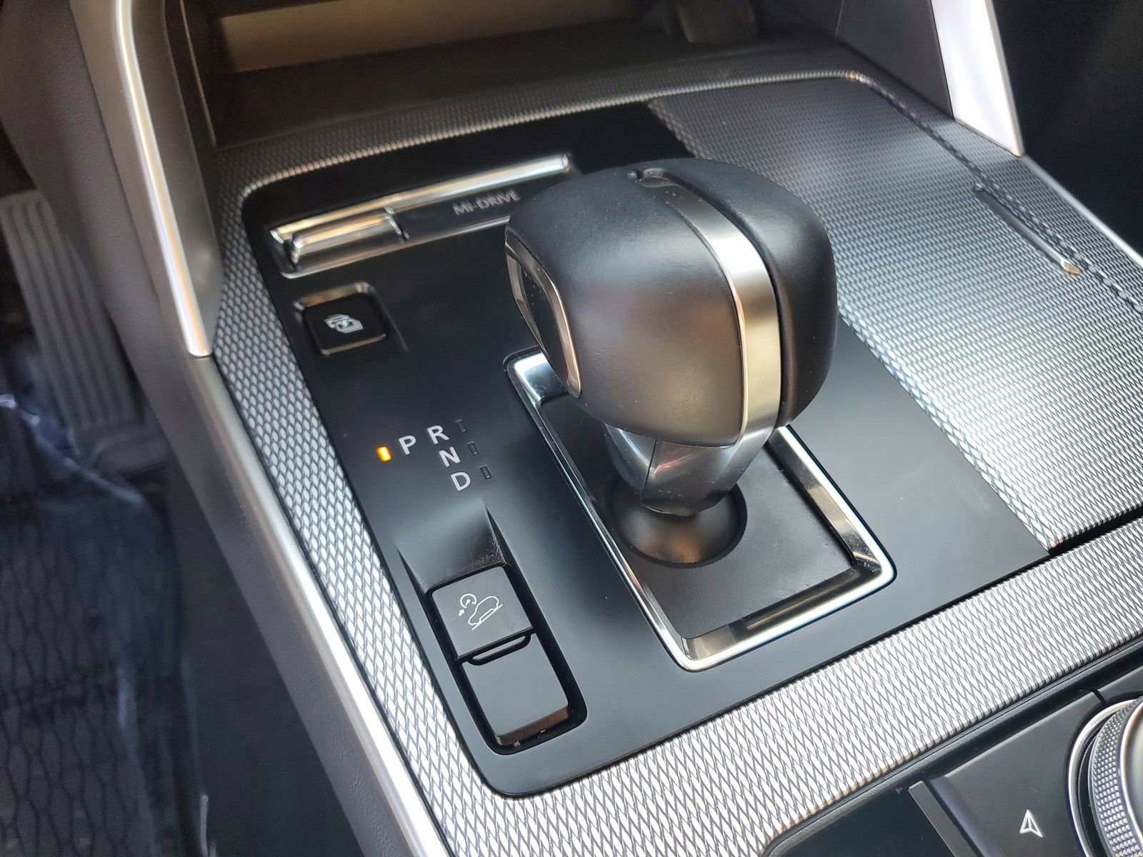 Used 2025 MAZDA CX-90 Plug-In Hybrid w/ Preferred AWD/4WD image 29