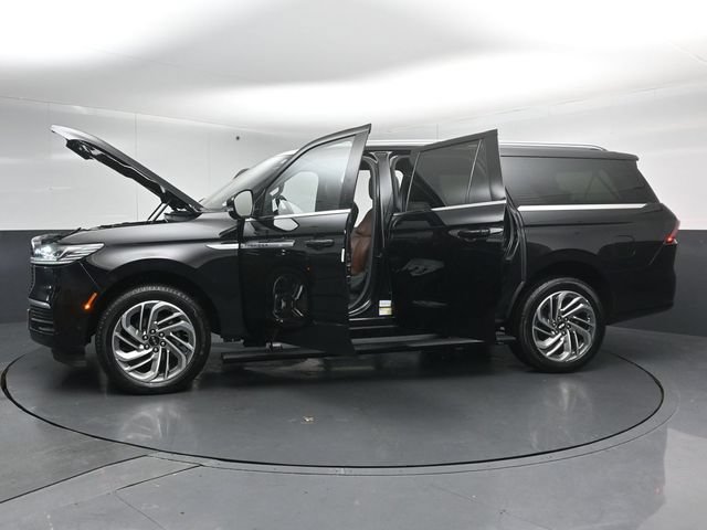 Certified 2025 Lincoln Navigator L Reserve AWD/4WD image 57