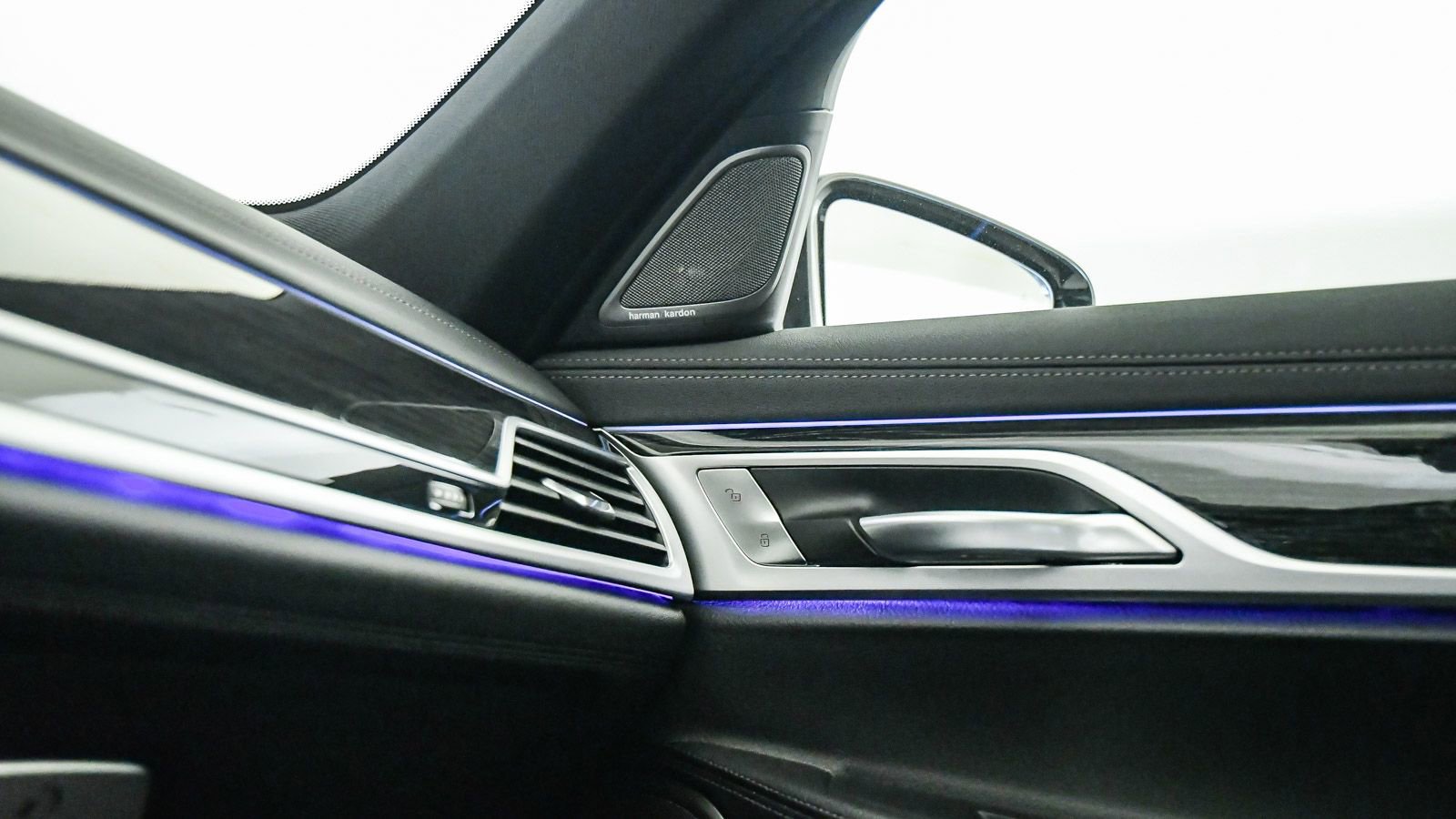 Certified 2022 BMW 740i w/ M Sport Package RWD image 24