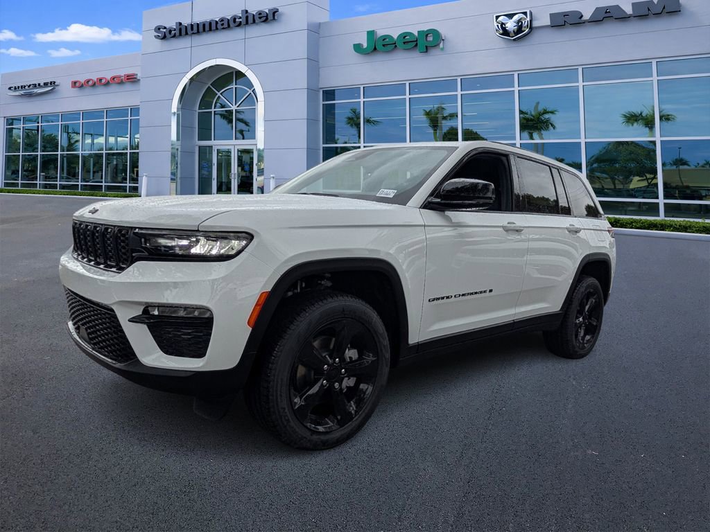 New 2025 Jeep Grand Cherokee Limited w/ Black Appearance Package image 3