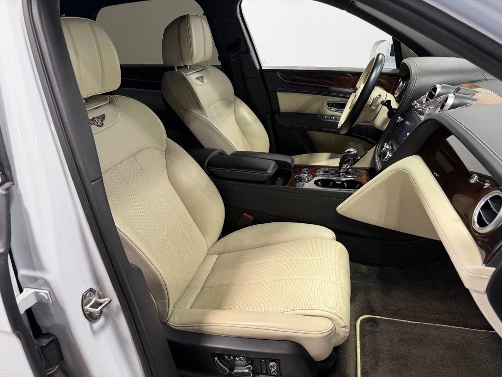 Used 2018 Bentley Bentayga Mulliner AWD/4WD image 39